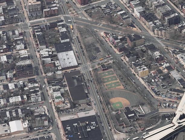 Callahan & Kelly Park: Callahan & Kelly Park - FULTON et TRUXTON STS -4